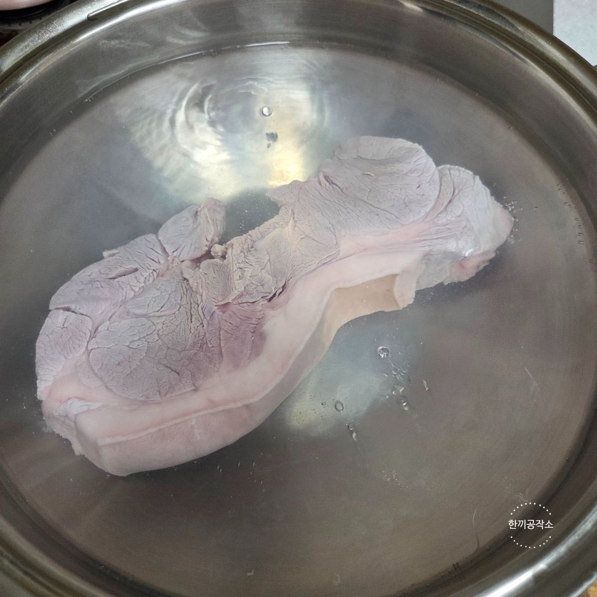 초벌 중 올라오는 불순물