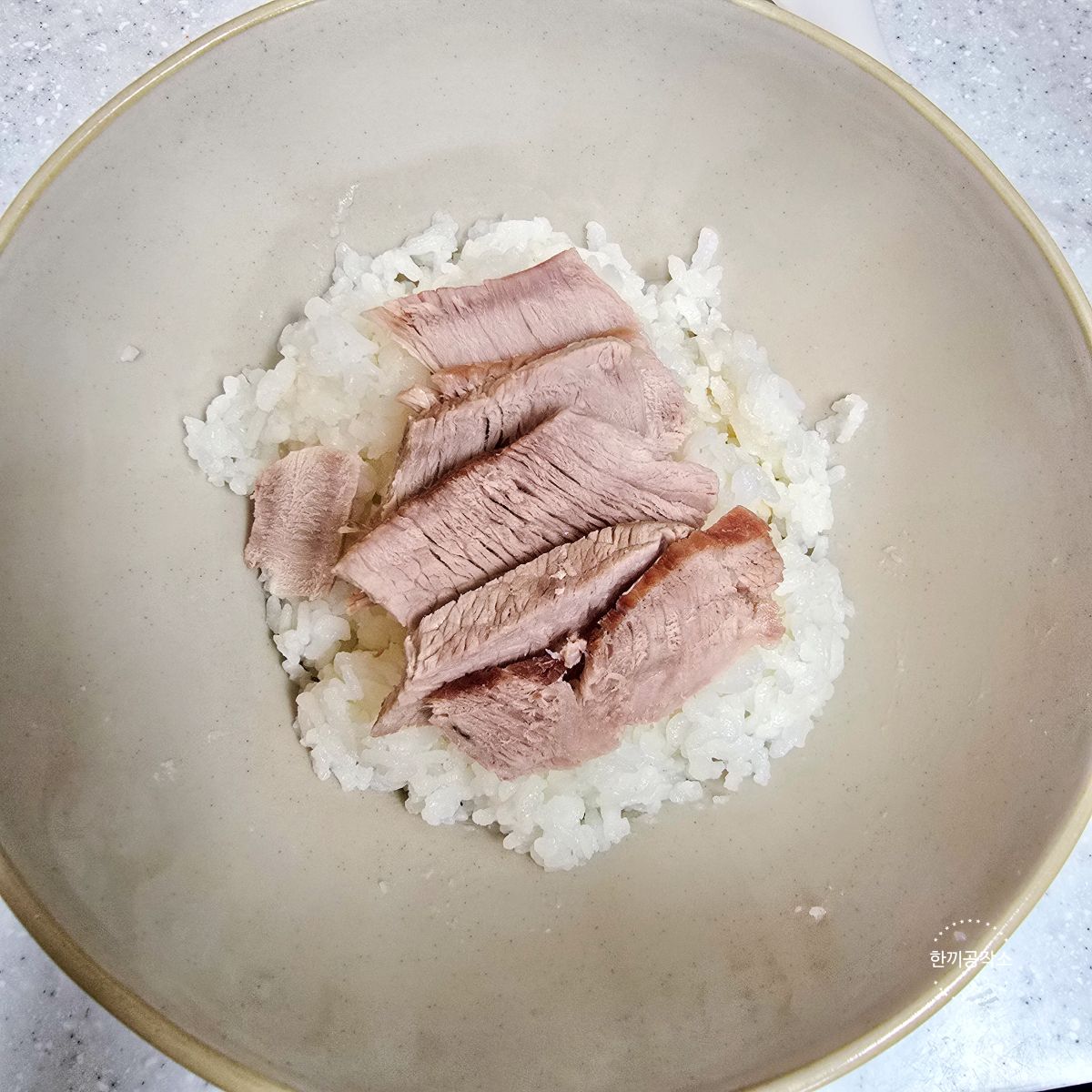맑게 정리한 돼지곰탕 국물