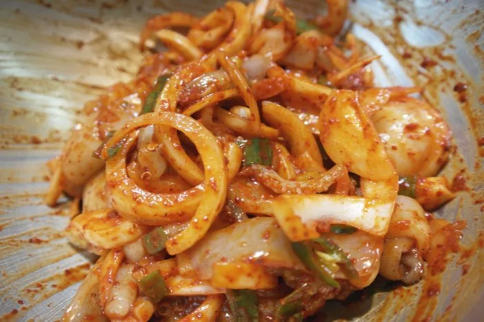 매콤한 게 땡길 땐 ? 오징어 볶음으로 밥 한 그릇 뚝딱 !