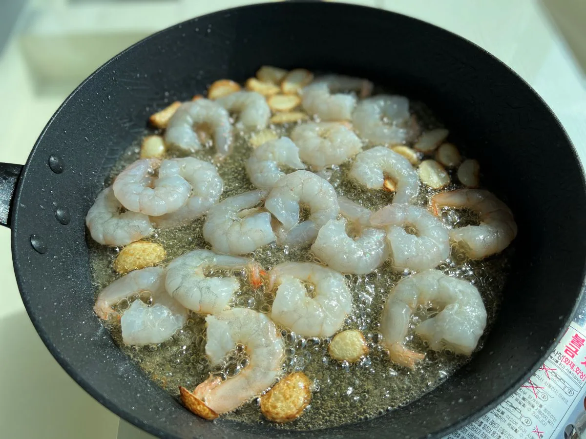 새우감바스 만들기/ 파스타까지 넣은 레시피/집에서 맥주안주로 즐기기!