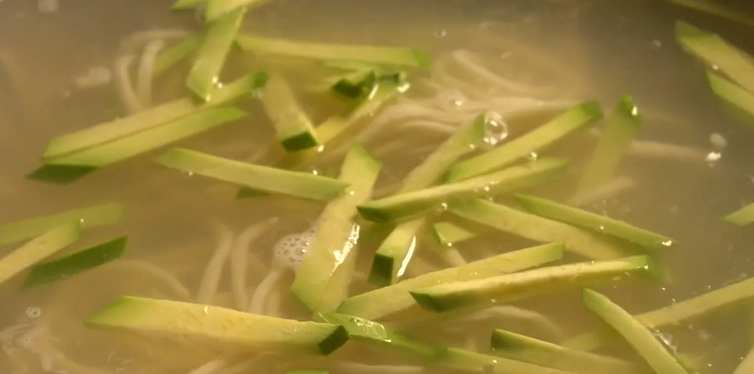 닭칼국수 만들기 닭가슴살 요리 건강식 보양식 레시피