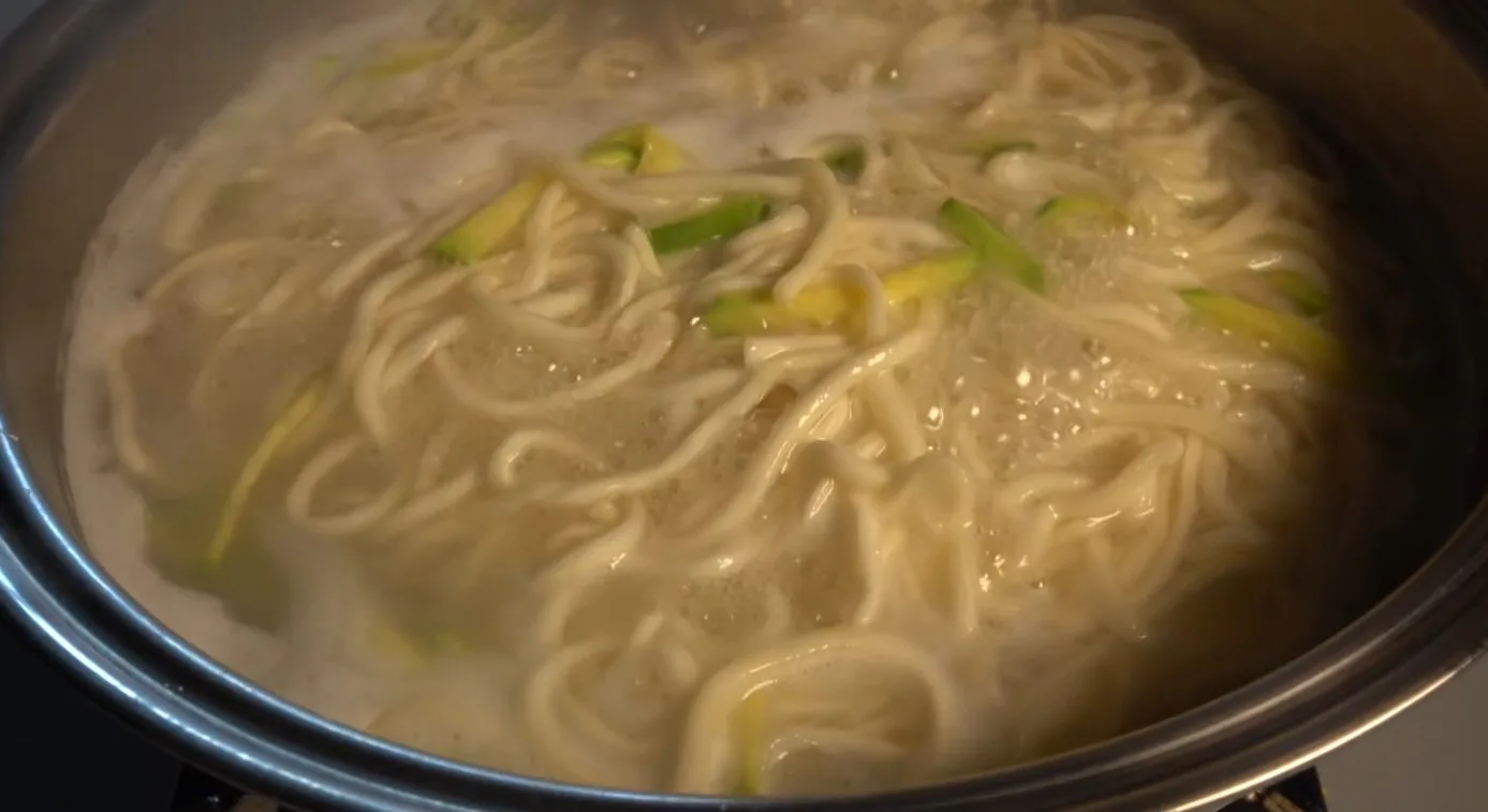 닭칼국수 만들기 닭가슴살 요리 건강식 보양식 레시피