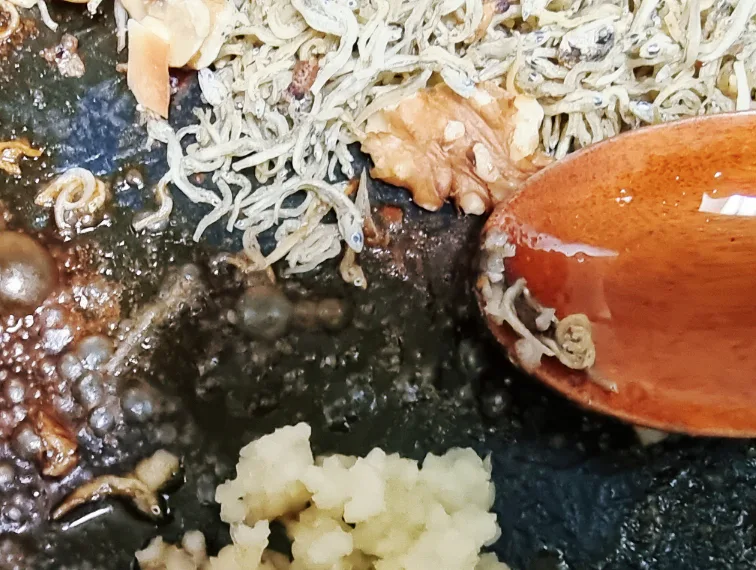 잔멸치볶음 만드는법 견과류 듬뿍넣은 바삭한 멸치볶음 만들기