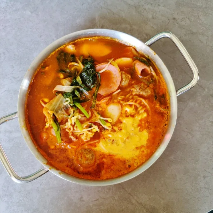 부대찌개 햄폭탄 치즈부대찌개 마켓컬리 밀키트로~