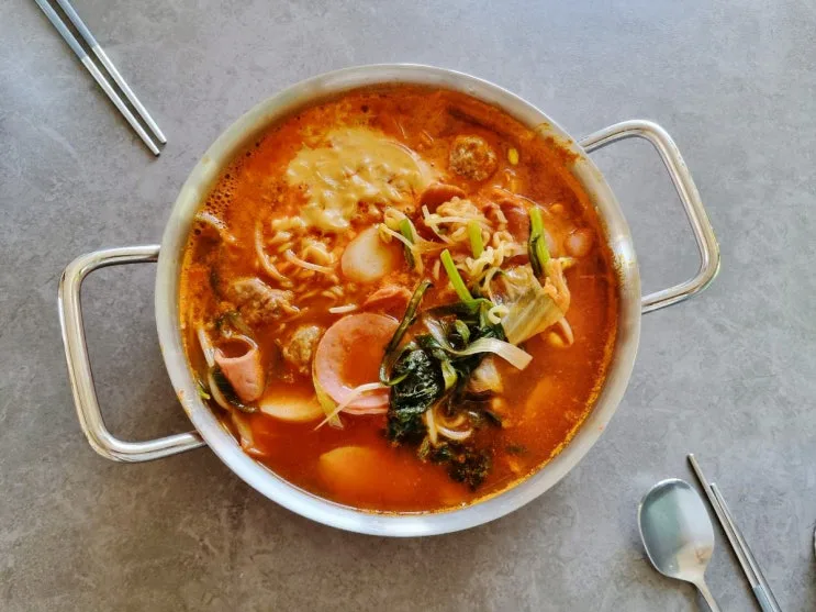 부대찌개 햄폭탄 치즈부대찌개 마켓컬리 밀키트로~