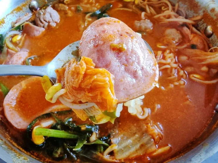 부대찌개 햄폭탄 치즈부대찌개 마켓컬리 밀키트로~