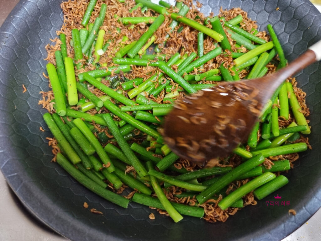 마늘쫑볶음 밥새우 넣어 만든 마늘쫑조림 마늘쫑요리 23 18 1