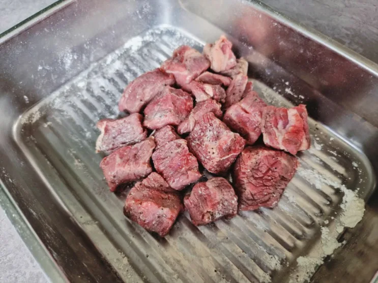 "하야시 비프스튜의 거부할 수 없는 매력을 맛보세요: 미국산 소고기와 함께하는 요리 여행!