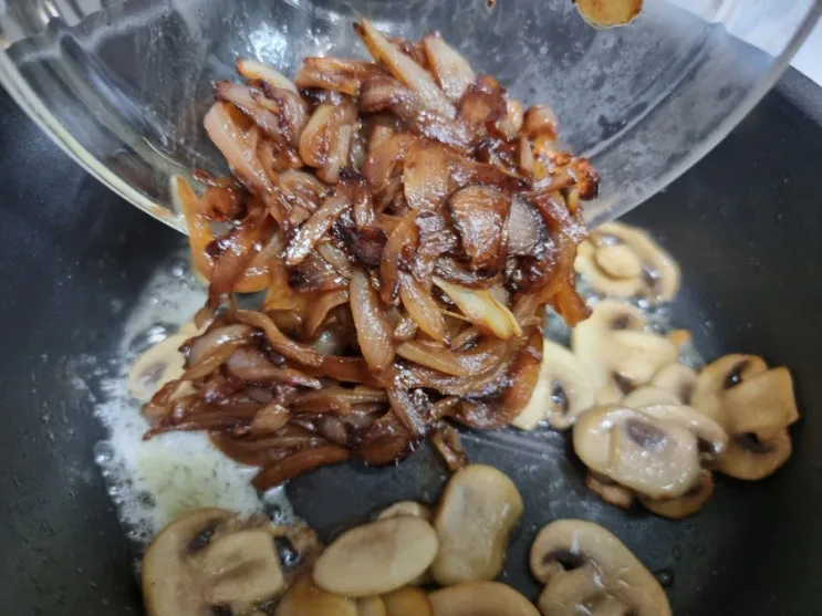 "하야시 비프스튜의 거부할 수 없는 매력을 맛보세요: 미국산 소고기와 함께하는 요리 여행!