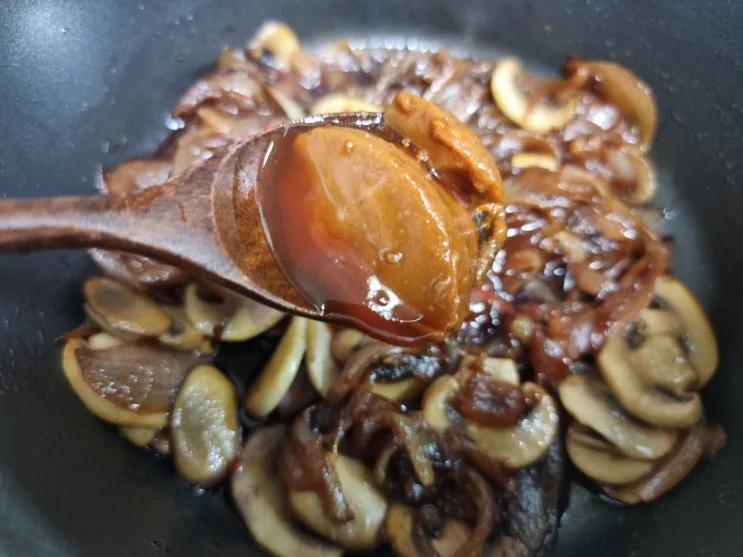 "하야시 비프스튜의 거부할 수 없는 매력을 맛보세요: 미국산 소고기와 함께하는 요리 여행!