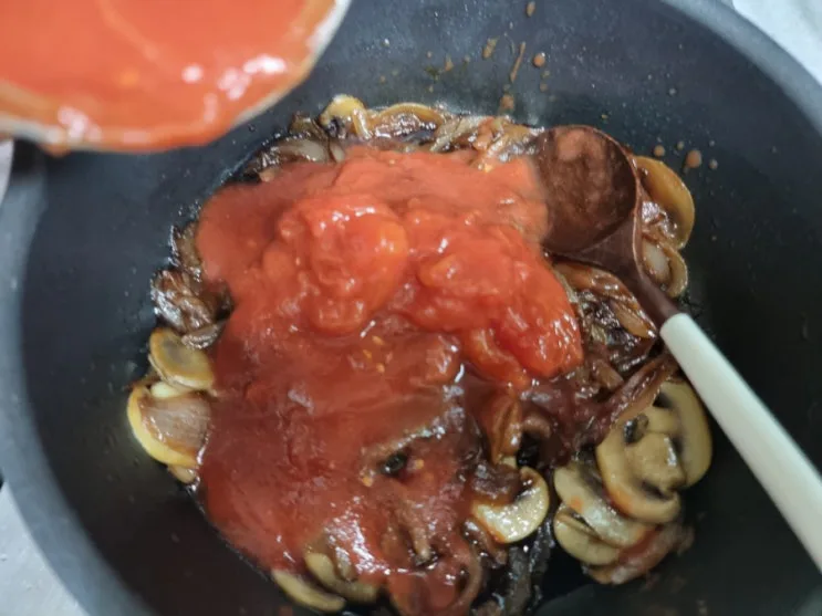 "하야시 비프스튜의 거부할 수 없는 매력을 맛보세요: 미국산 소고기와 함께하는 요리 여행!