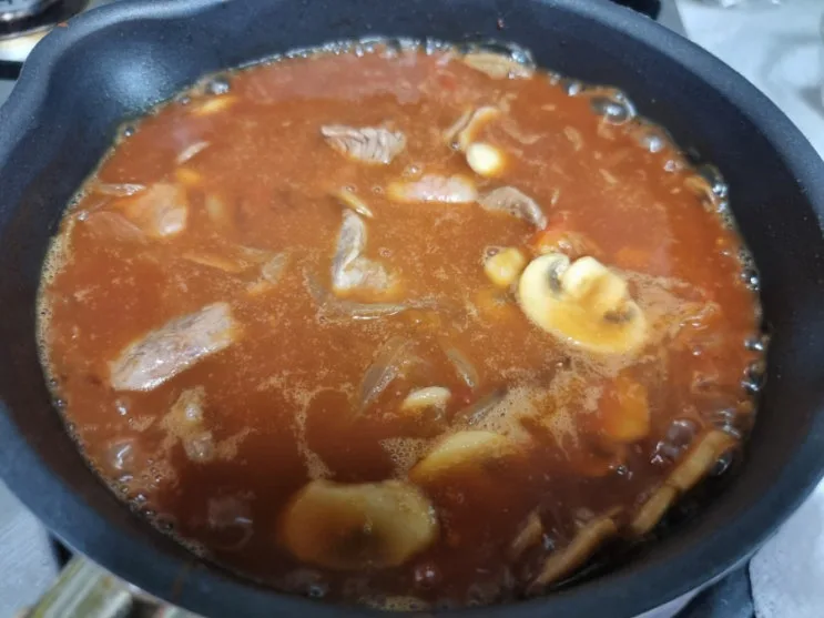"하야시 비프스튜의 거부할 수 없는 매력을 맛보세요: 미국산 소고기와 함께하는 요리 여행!