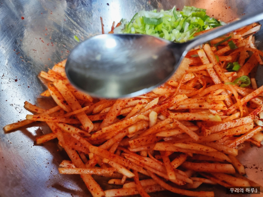 무생채 만드는법 어남선생 류수영 레시피 식당 무우생채무침 21 17 6