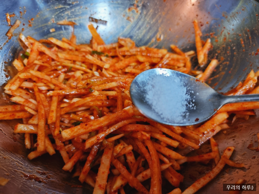 무생채 만드는법 어남선생 류수영 레시피 식당 무우생채무침 24 20 3