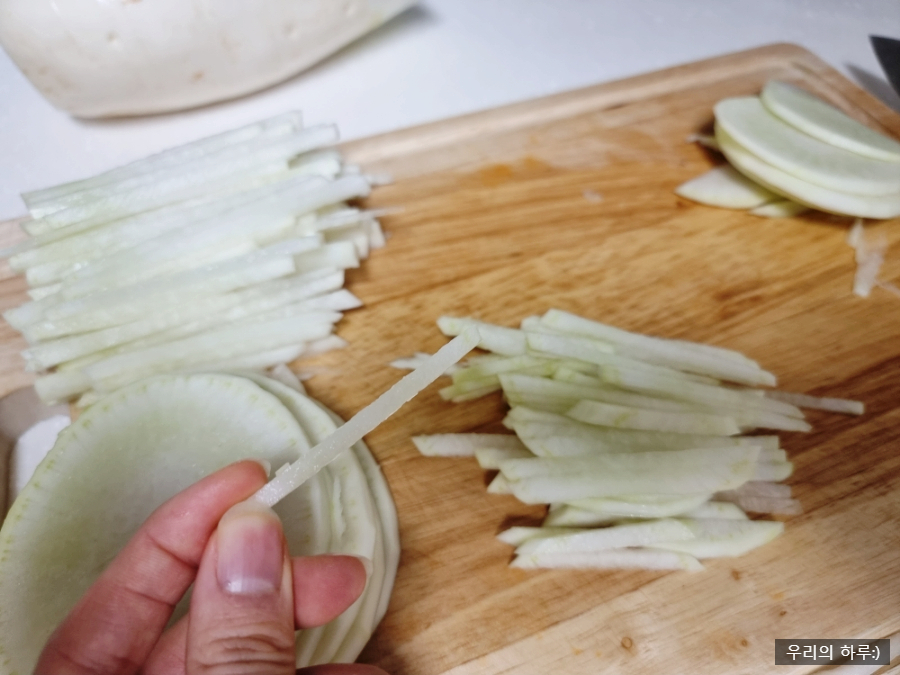 무생채 만드는법 어남선생 류수영 레시피 식당 무우생채무침 10 6 7