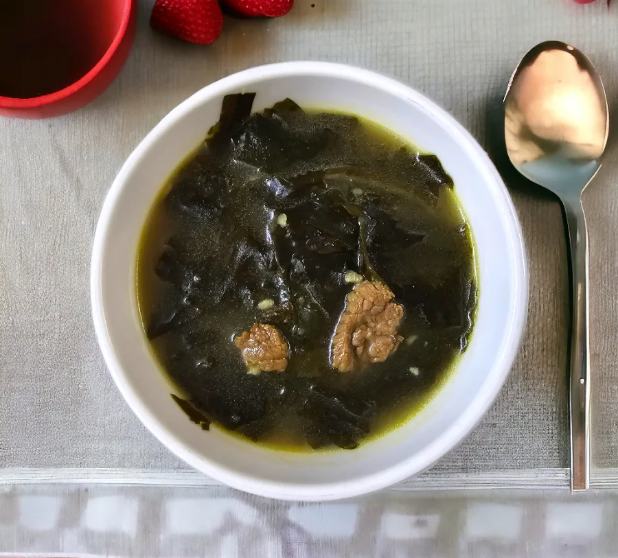 소고기 미역국 끓이는방법 쇠고기 미역국 레시피 맛있게 끓이는법
