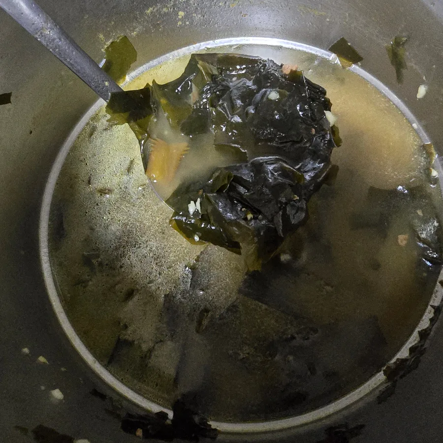 소고기 미역국 끓이는방법 쇠고기 미역국 레시피 맛있게 끓이는법