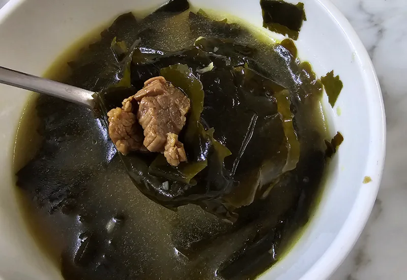 소고기 미역국 끓이는방법 쇠고기 미역국 레시피 맛있게 끓이는법