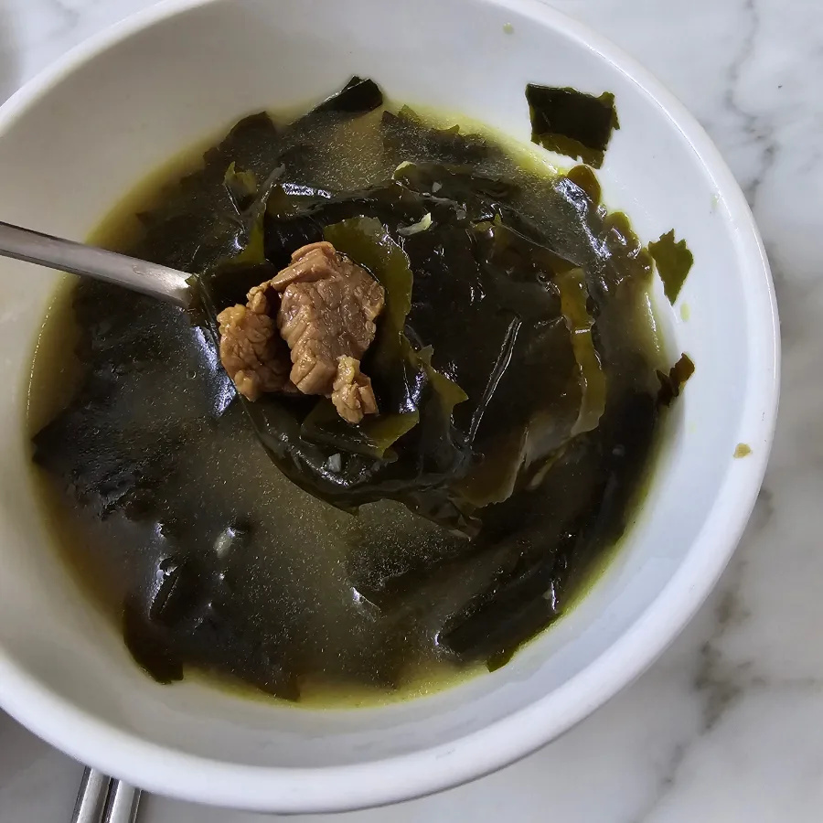 소고기 미역국 끓이는방법 쇠고기 미역국 레시피 맛있게 끓이는법