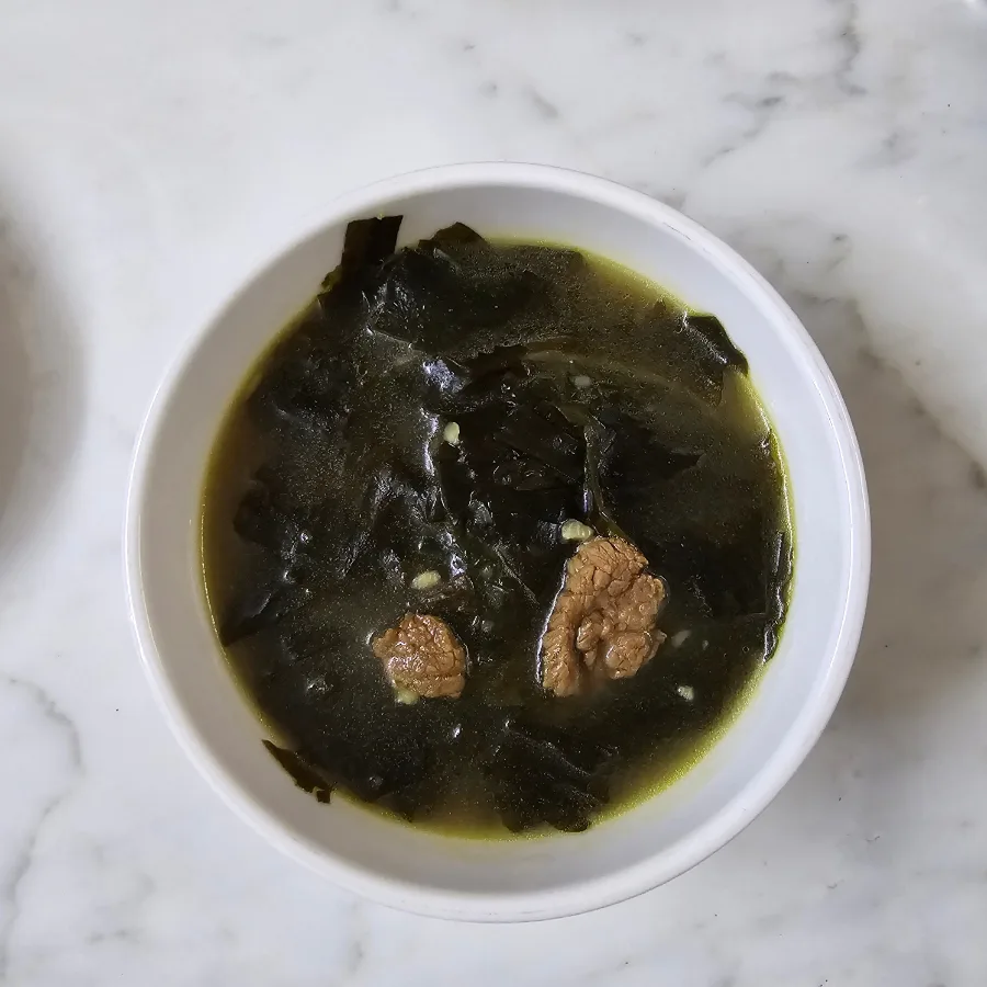 소고기 미역국 끓이는방법 쇠고기 미역국 레시피 맛있게 끓이는법