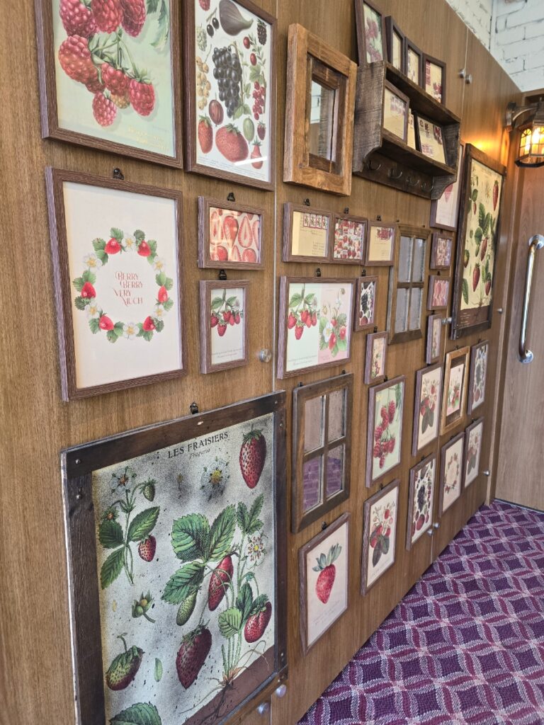 이태원 베리베리베리머치 예쁜 감성의 경리단길 딸기 디저트 카페 | 한끼공작소 26 8 | 한끼공작소