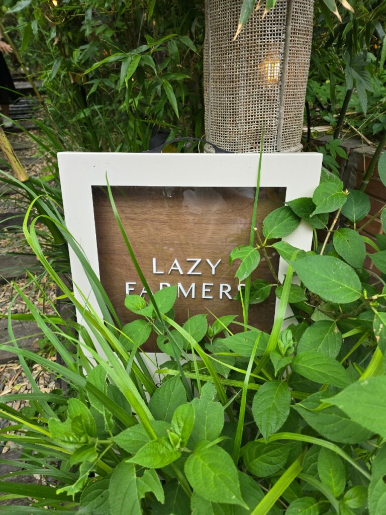 이태원 베리베리베리머치 예쁜 감성의 경리단길 딸기 디저트 카페 | 한끼공작소 5 24 | 한끼공작소