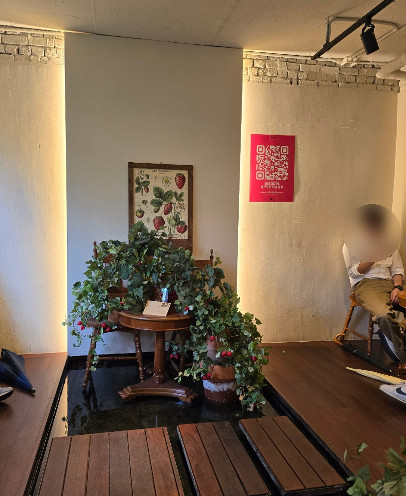 이태원 베리베리베리머치 예쁜 감성의 경리단길 딸기 디저트 카페 | 한끼공작소 7 22 | 한끼공작소