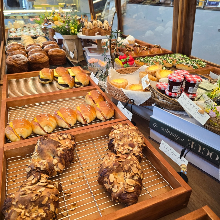 파주 대형카페 헤이리마을 빵 맛집 가드너스 카페 | 한끼공작소 18 10 | 한끼공작소