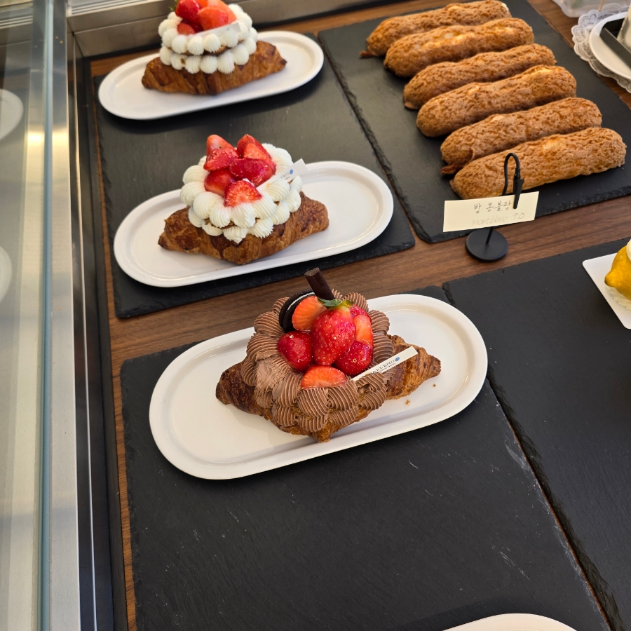 파주 대형카페 헤이리마을 빵 맛집 가드너스 카페 | 한끼공작소 6 19 | 한끼공작소