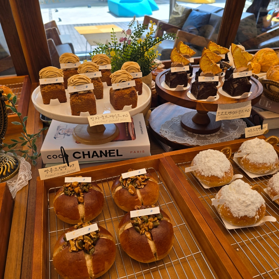 파주 대형카페 헤이리마을 빵 맛집 가드너스 카페 | 한끼공작소 7 21 | 한끼공작소