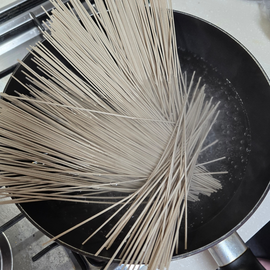 들기름 막국수 레시피 메밀국수 만들기 | 한끼공작소 2 5 | 한끼공작소