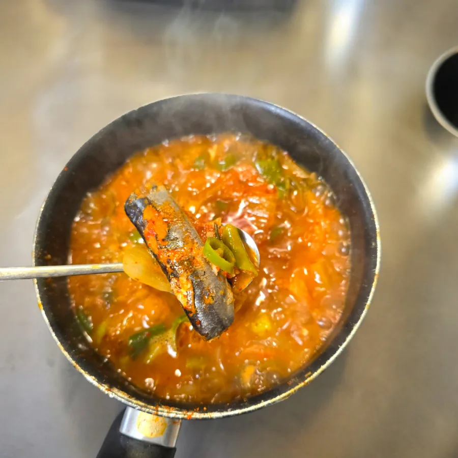 꽁치통조림김치찌개 꽁치 김치찌개 맛있게 끓이는법