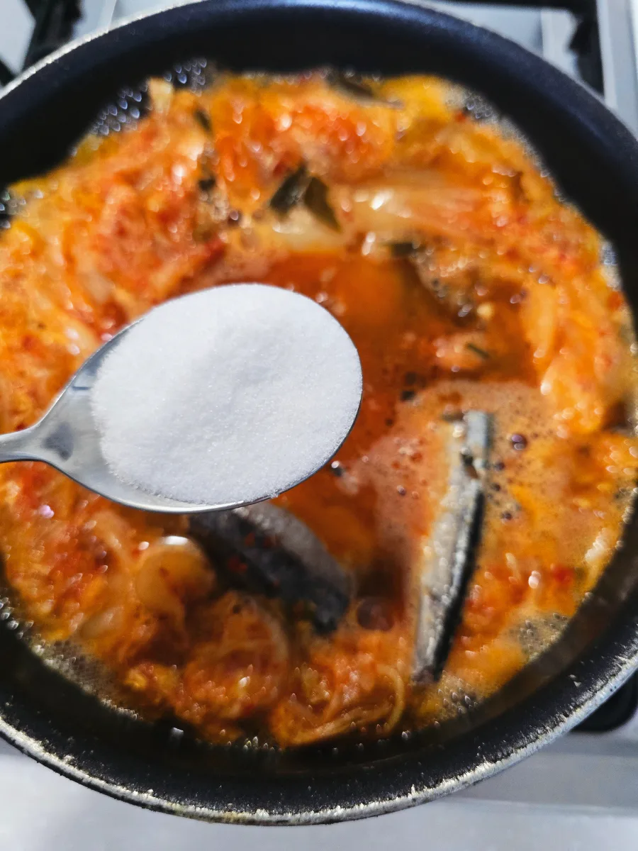 꽁치통조림김치찌개 꽁치 김치찌개 맛있게 끓이는법