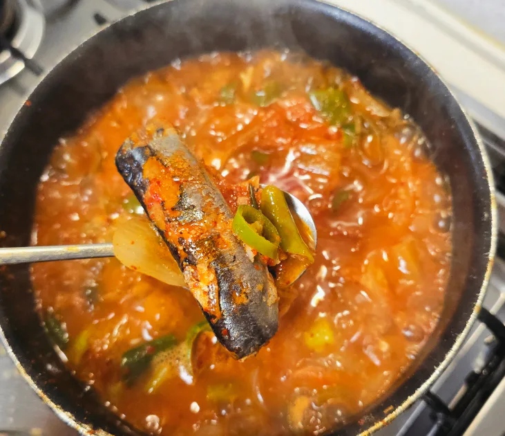 꽁치통조림김치찌개 꽁치 김치찌개 맛있게 끓이는법