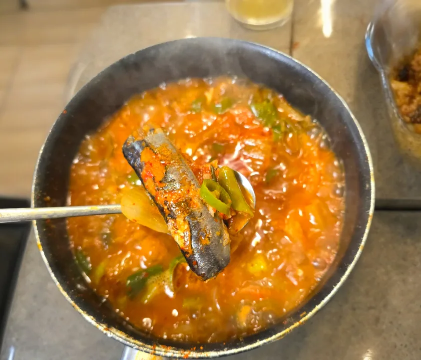 꽁치통조림김치찌개 꽁치 김치찌개 맛있게 끓이는법