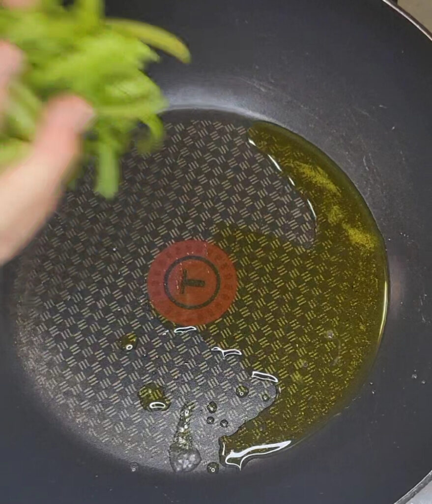 고구마줄기볶음 삶기 고구마줄거리볶음 레시피 | 한끼공작소 12 49 | 한끼공작소