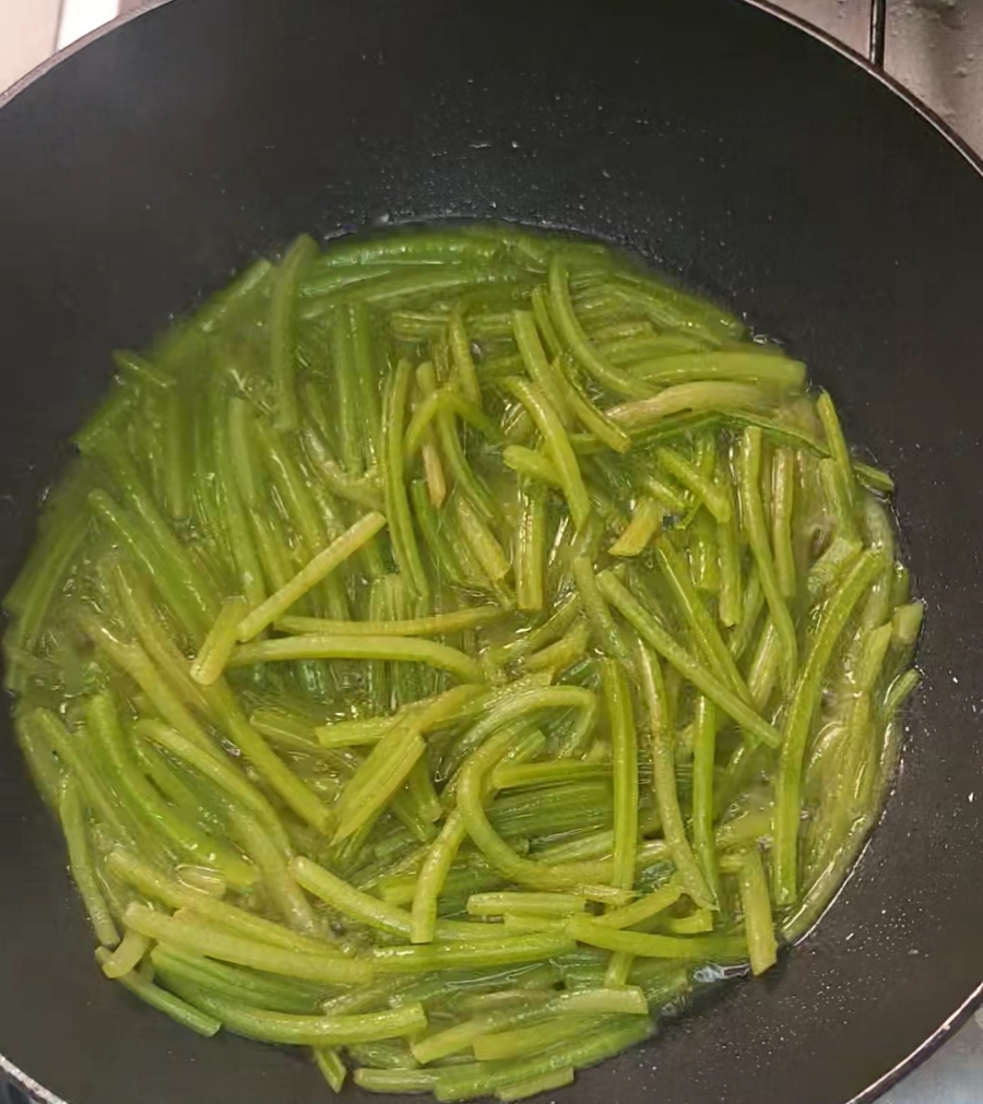 고구마줄기볶음 삶기 고구마줄거리볶음 레시피 | 한끼공작소 18 30 | 한끼공작소