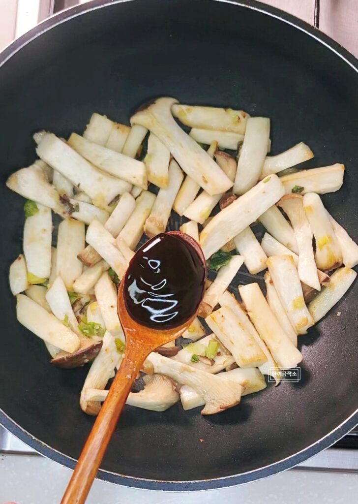 새송이버섯 볶음 레시피 들깨 초간단 새송이버섯요리 8 6 60