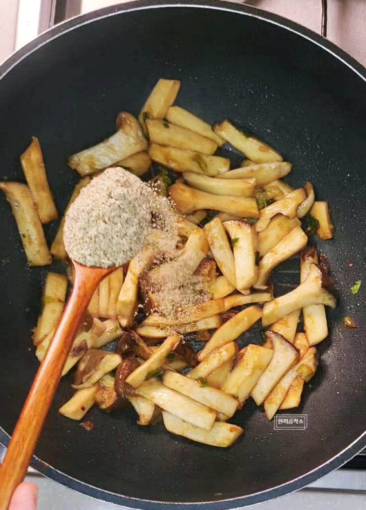 새송이버섯 볶음 레시피 들깨 초간단 새송이버섯요리 10 8 55