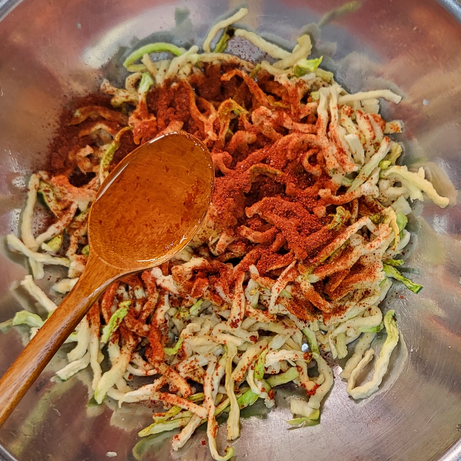 무말랭이무침 만드는법 건강 반찬 무우말랭이무침 | 한끼공작소 5 4 | 한끼공작소