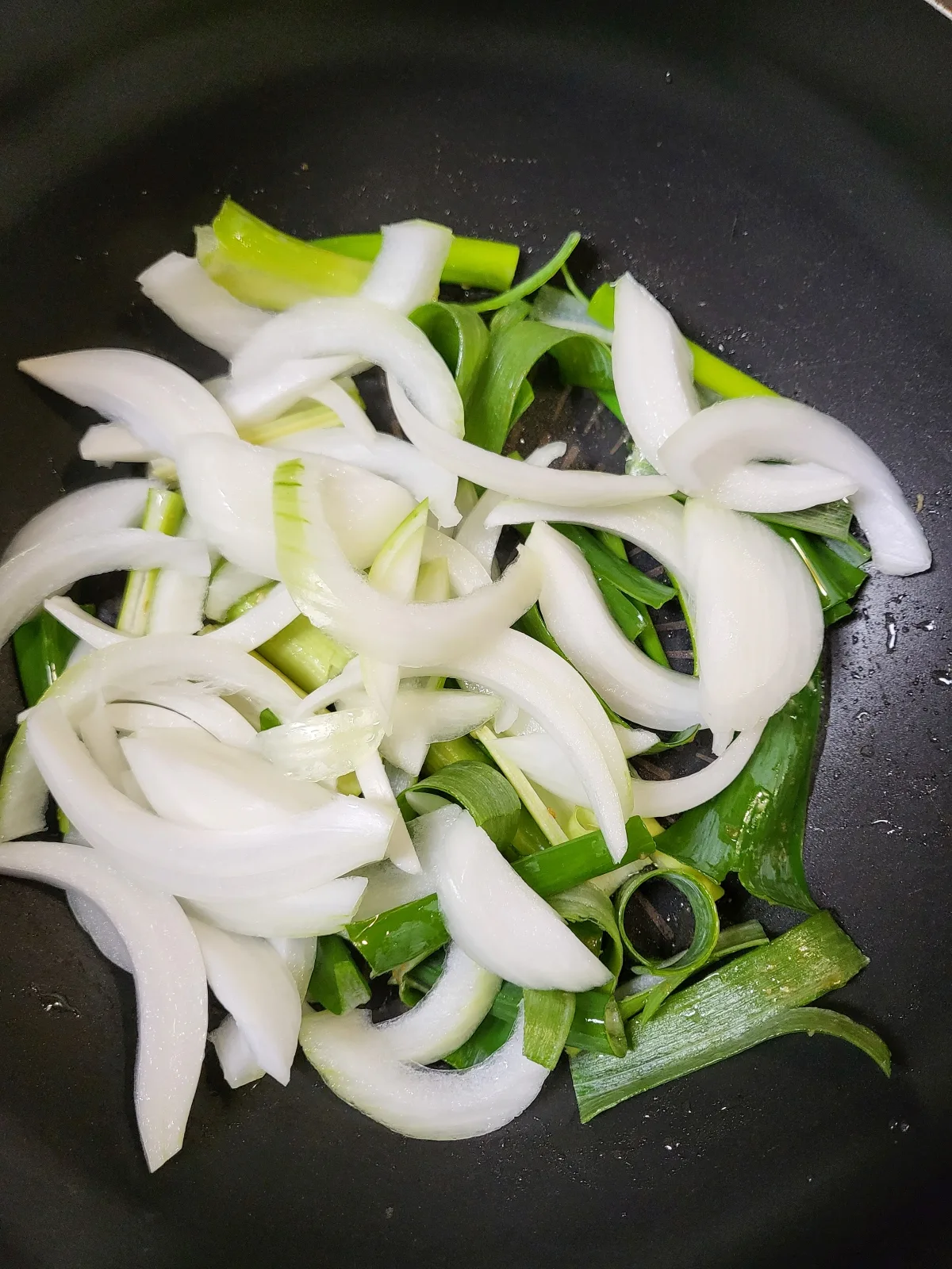 궁중떡볶이 레시피 맵찔이도 OK! 남은 불고기로 5분 컷 만들기