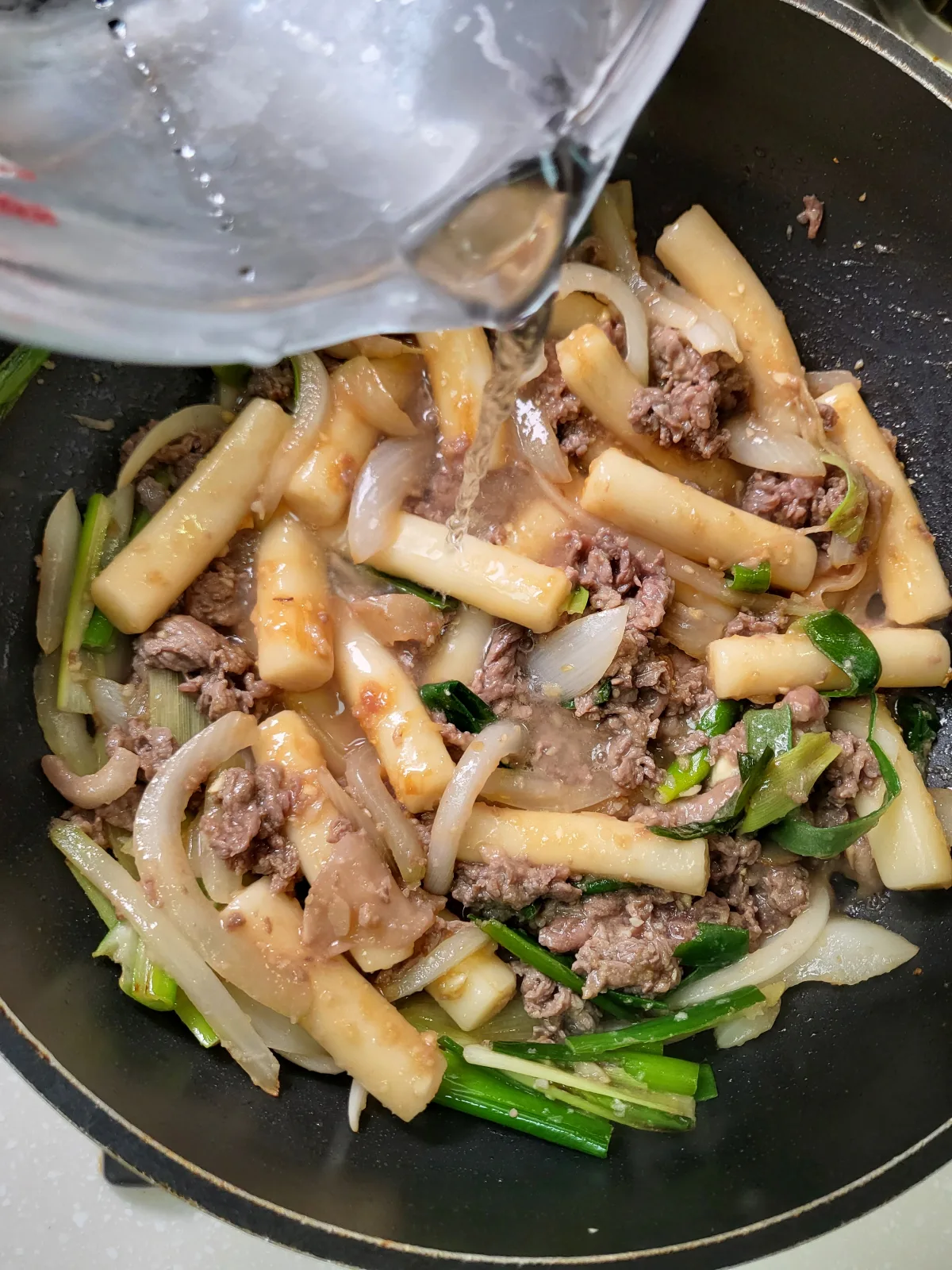 궁중떡볶이 레시피 맵찔이도 OK! 남은 불고기로 5분 컷 만들기