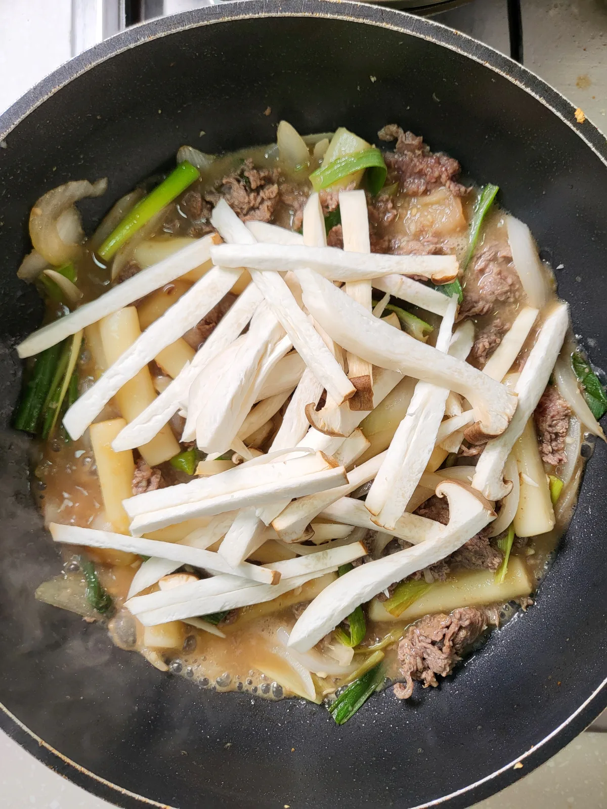 궁중떡볶이 레시피 맵찔이도 OK! 남은 불고기로 5분 컷 만들기