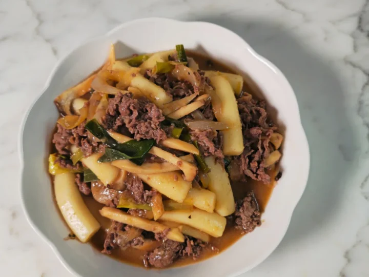 궁중떡볶이 레시피 맵찔이도 OK! 남은 불고기로 5분 컷 만들기