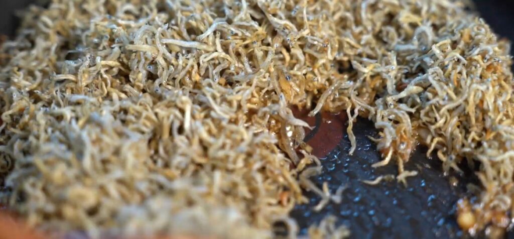 바삭한 멸치볶음 만들기 견과류 넣은 멸치볶음 간단한 밑반찬 만들기 17 14 11