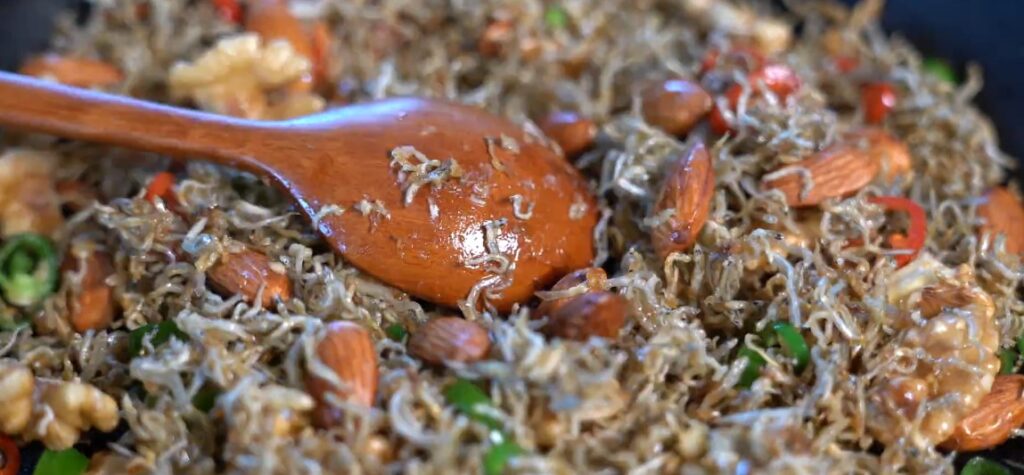 바삭한 멸치볶음 만들기 견과류 넣은 멸치볶음 간단한 밑반찬 만들기 21 18 11