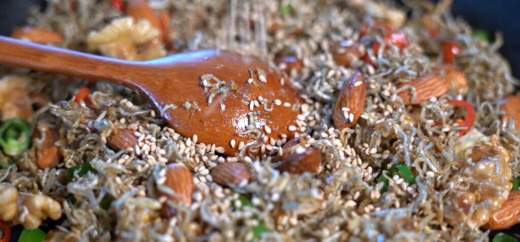 바삭한 멸치볶음 만들기 견과류 넣은 멸치볶음 간단한 밑반찬 만들기 22 19 12