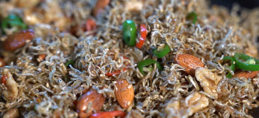 바삭한 멸치볶음 만들기 견과류 넣은 멸치볶음 간단한 밑반찬 만들기 23 20 10