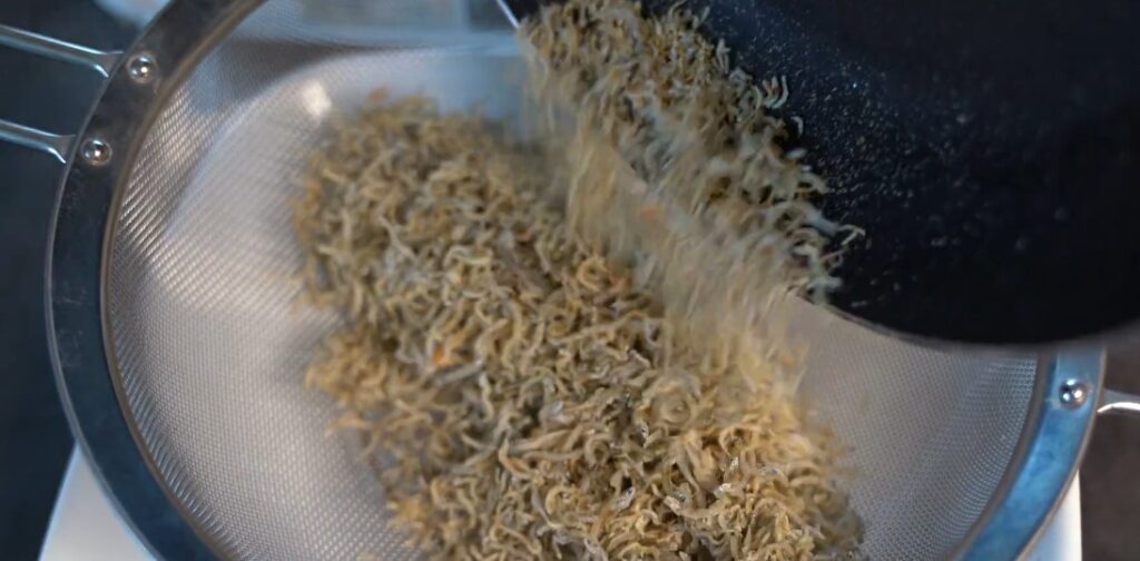 바삭한 멸치볶음 만들기 견과류 넣은 멸치볶음 간단한 밑반찬 만들기 6 3 11