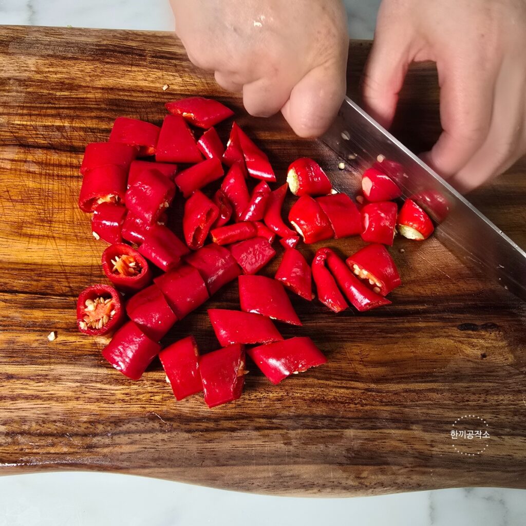 여름 배추김치 담그기, 아삭함이 살아있는 맛김치 레시피 막김치! | 한끼공작소 11 1 | 한끼공작소